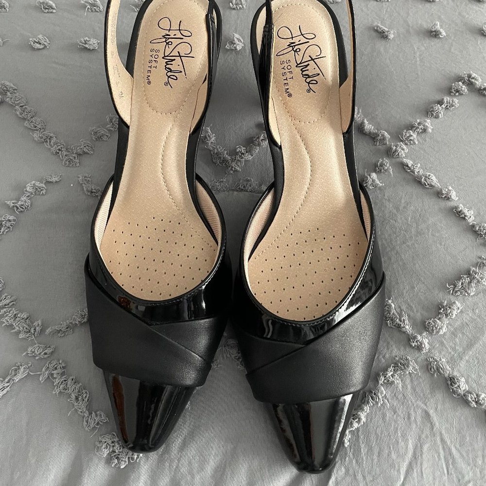 LifeStride Black Pumps